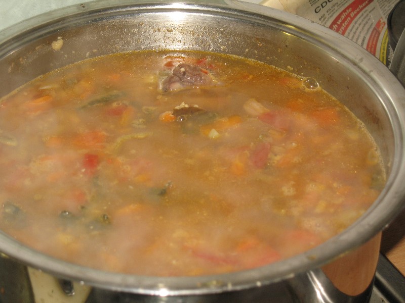 Suppe im Topf kochend
