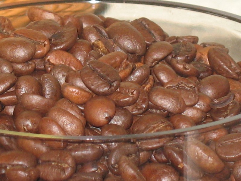 Kaffeebohnen in Mühle